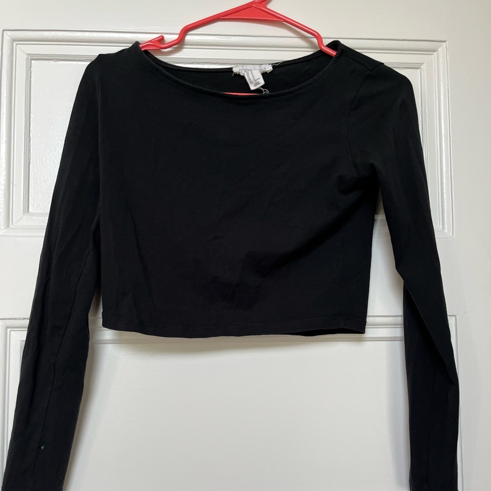 Black long sleeve crop top